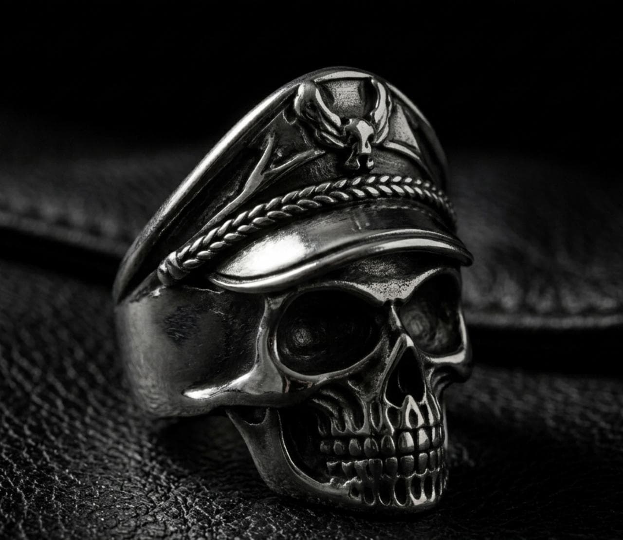 Skull massive ring