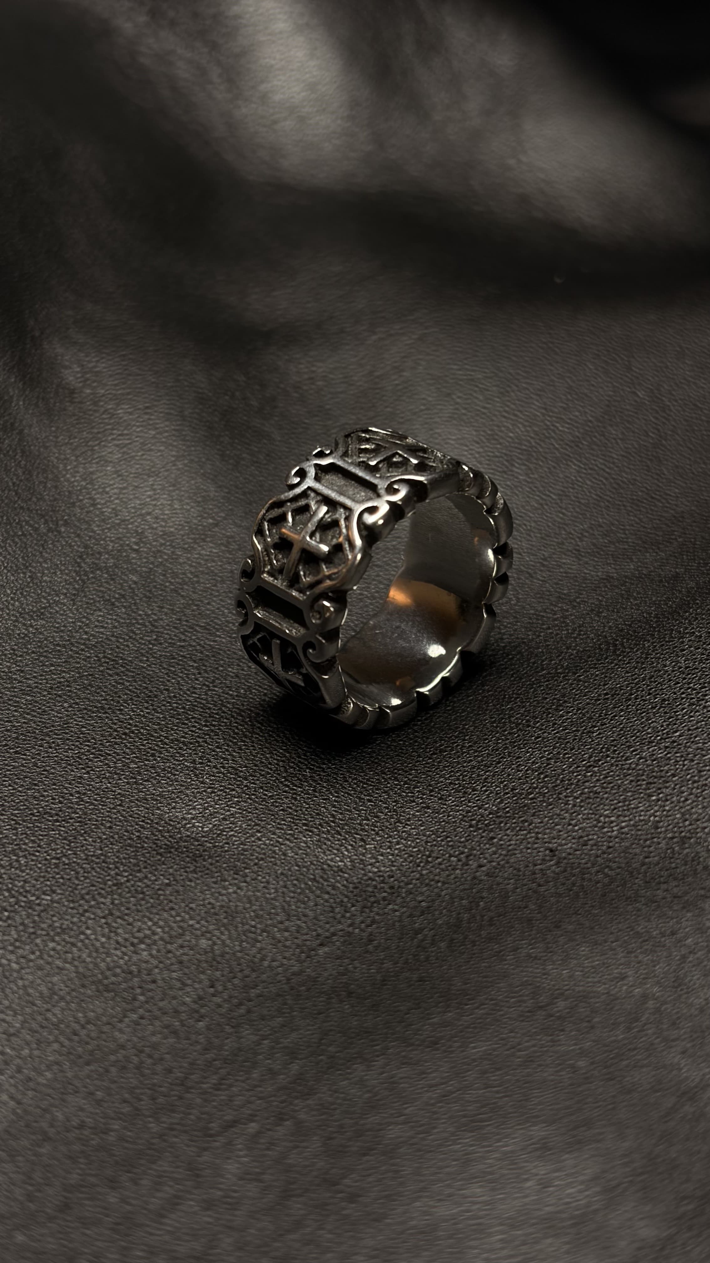 GOTHIC CROSS RING